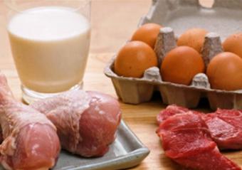 В Україні продовжується падіння виробництва молока і м'яса